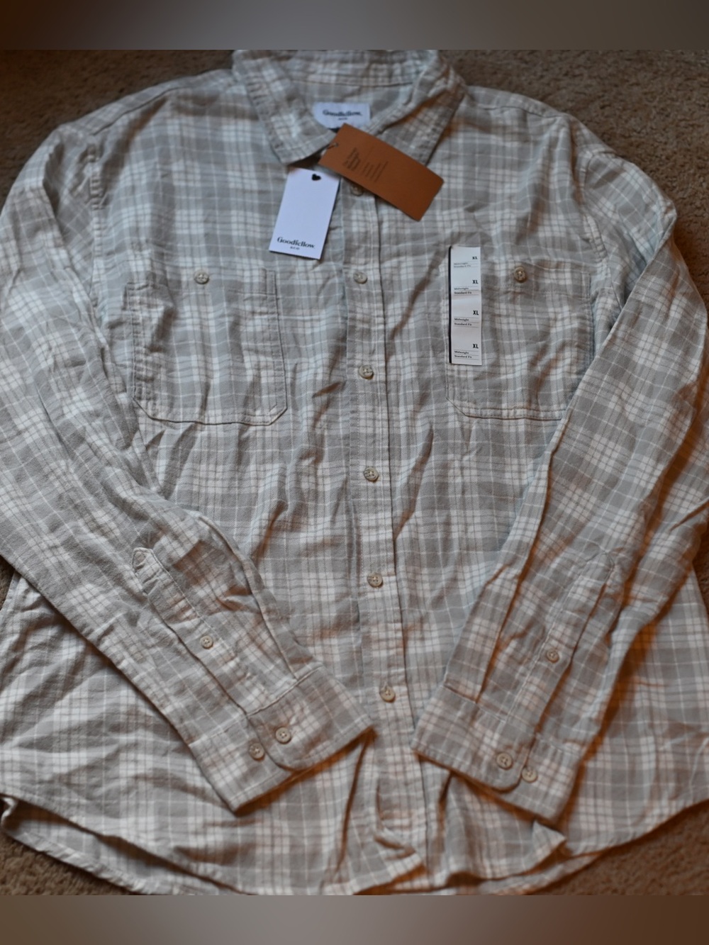 NWT Goodfellow & Co Men’s Grey and White Plaid Button-Down Shirt